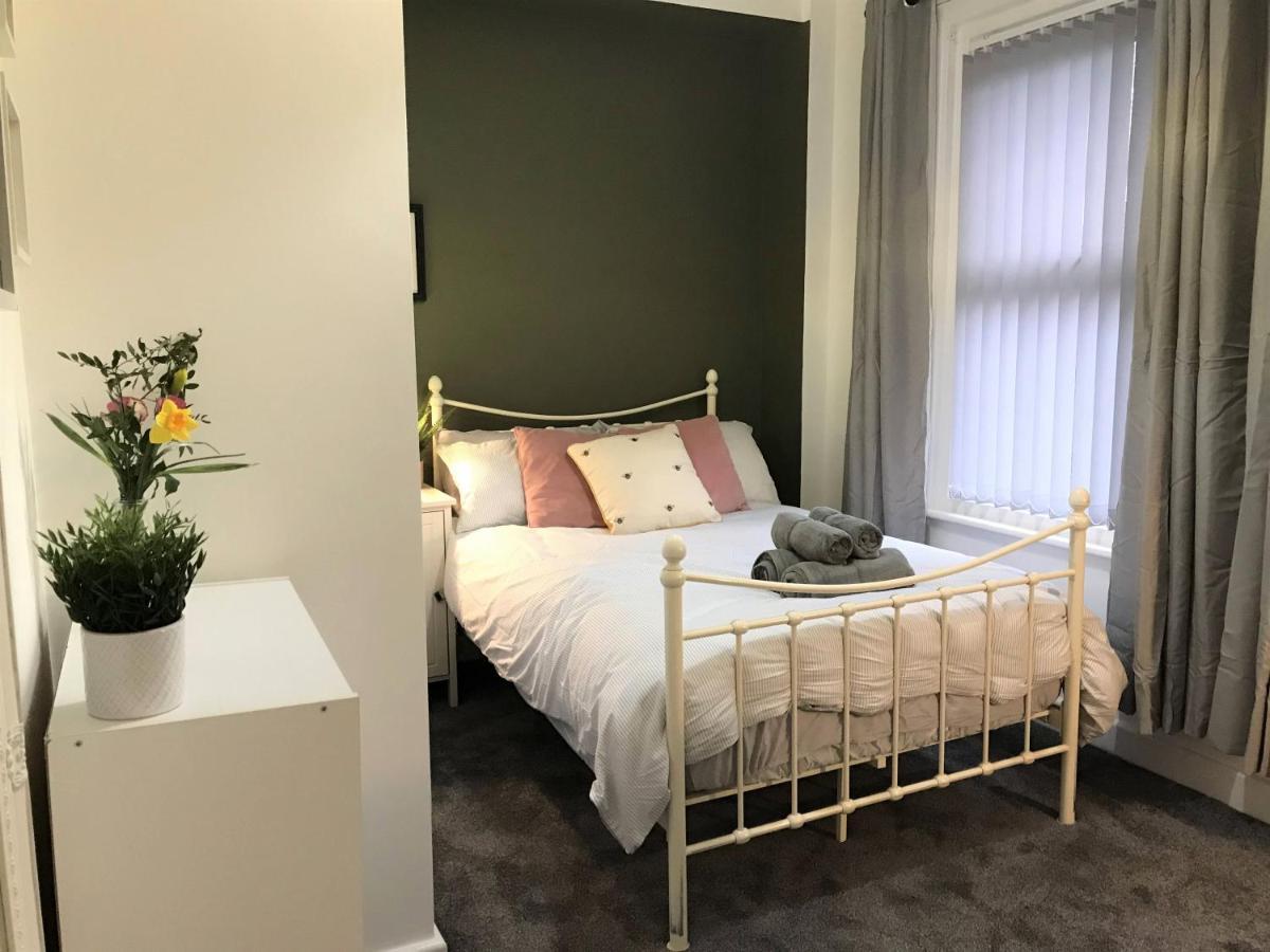 Stylish Modern 3-Bed House Nr Manchester City Ctr Whitefield Extérieur photo